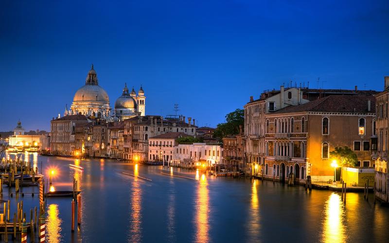 威尼斯夜晚的景点（威尼斯夜晚的美景）